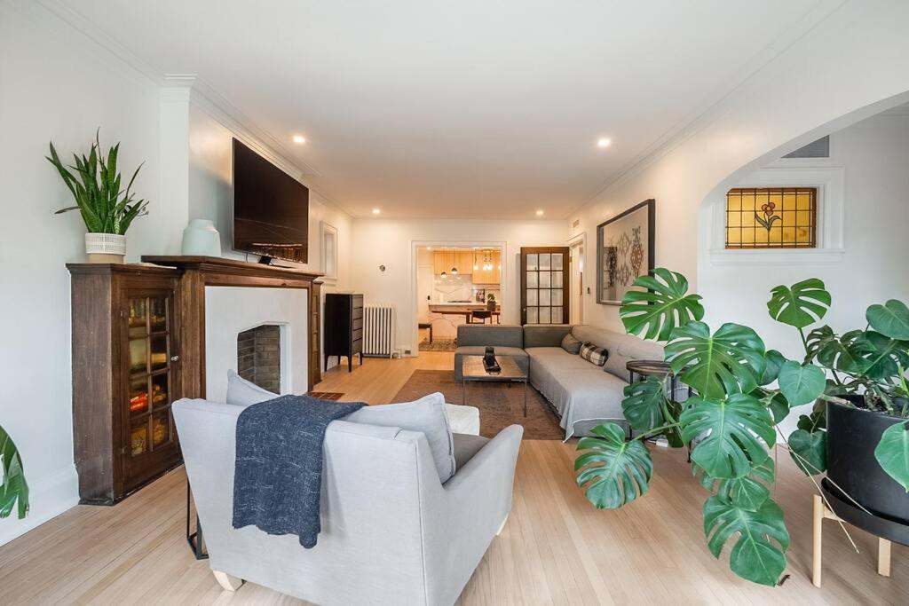 Expansive & Views Apartment