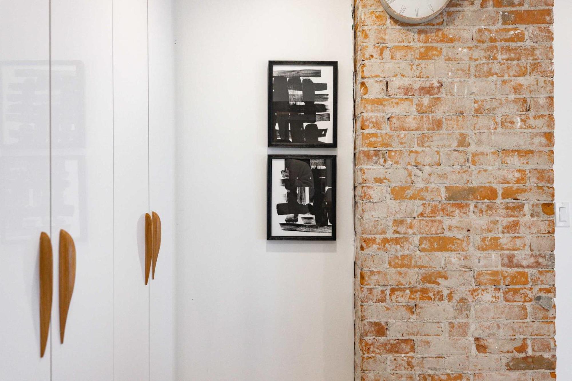 Trendy Parkdale 1-bedroom Getaway W Free Parking Apartment *
