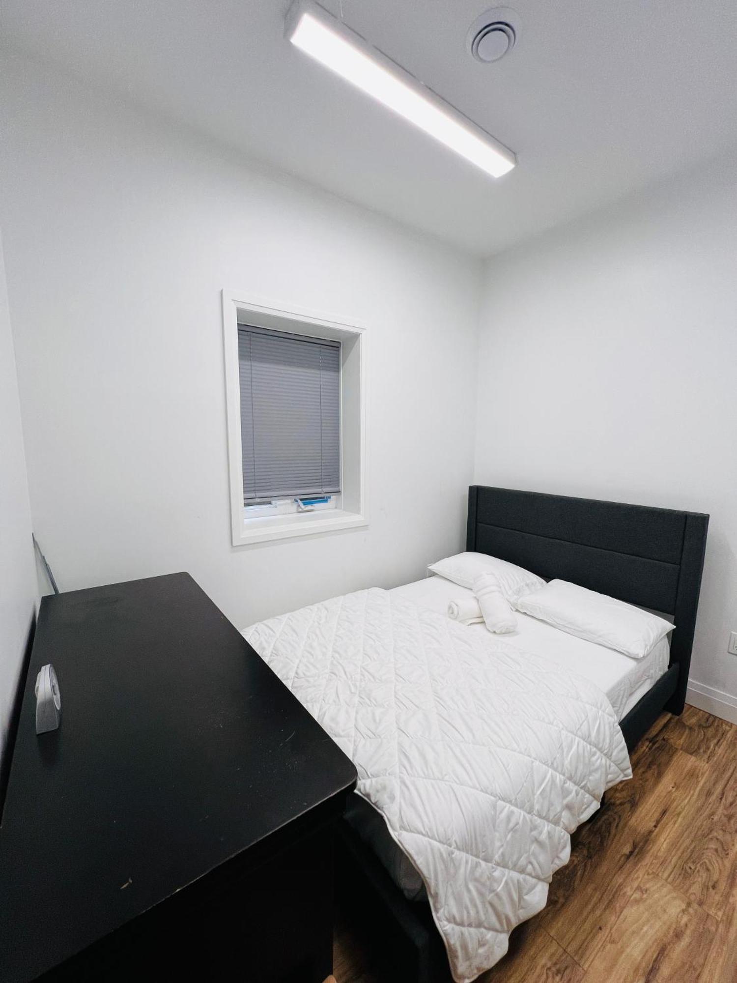 2 Bed 1 Bath House Near Downtown *