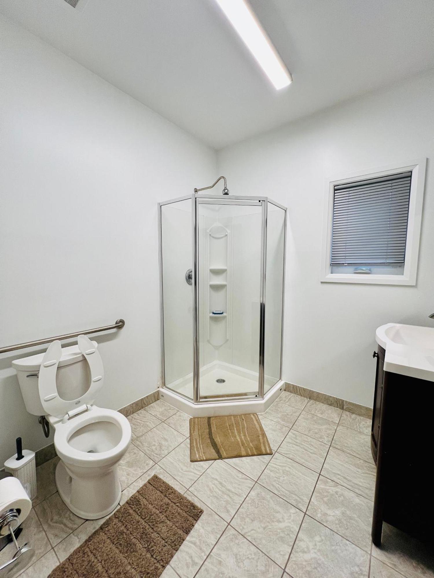 2 Bed 1 Bath House Near Downtown Villa Toronto