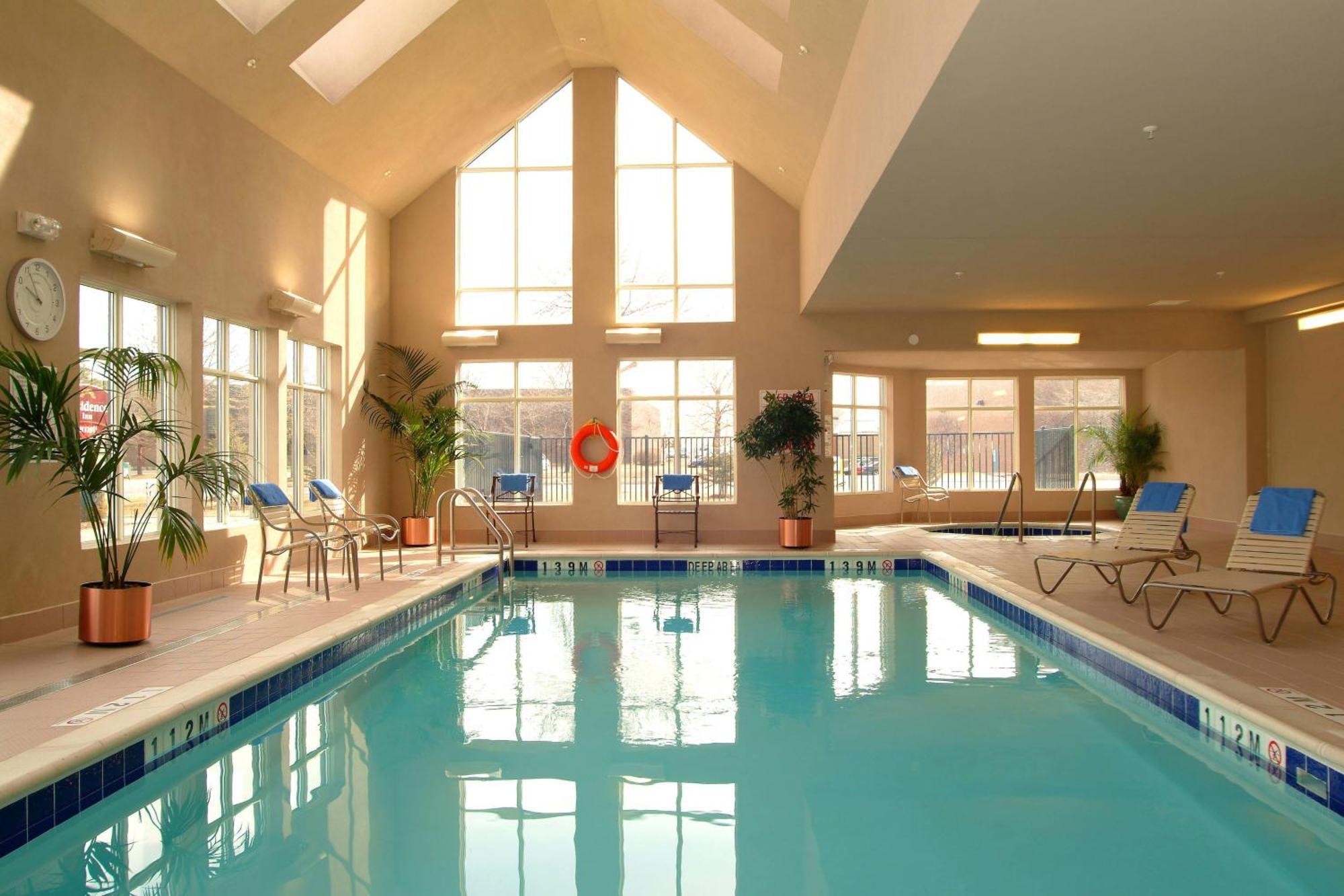 Hotel By Marriott Airport