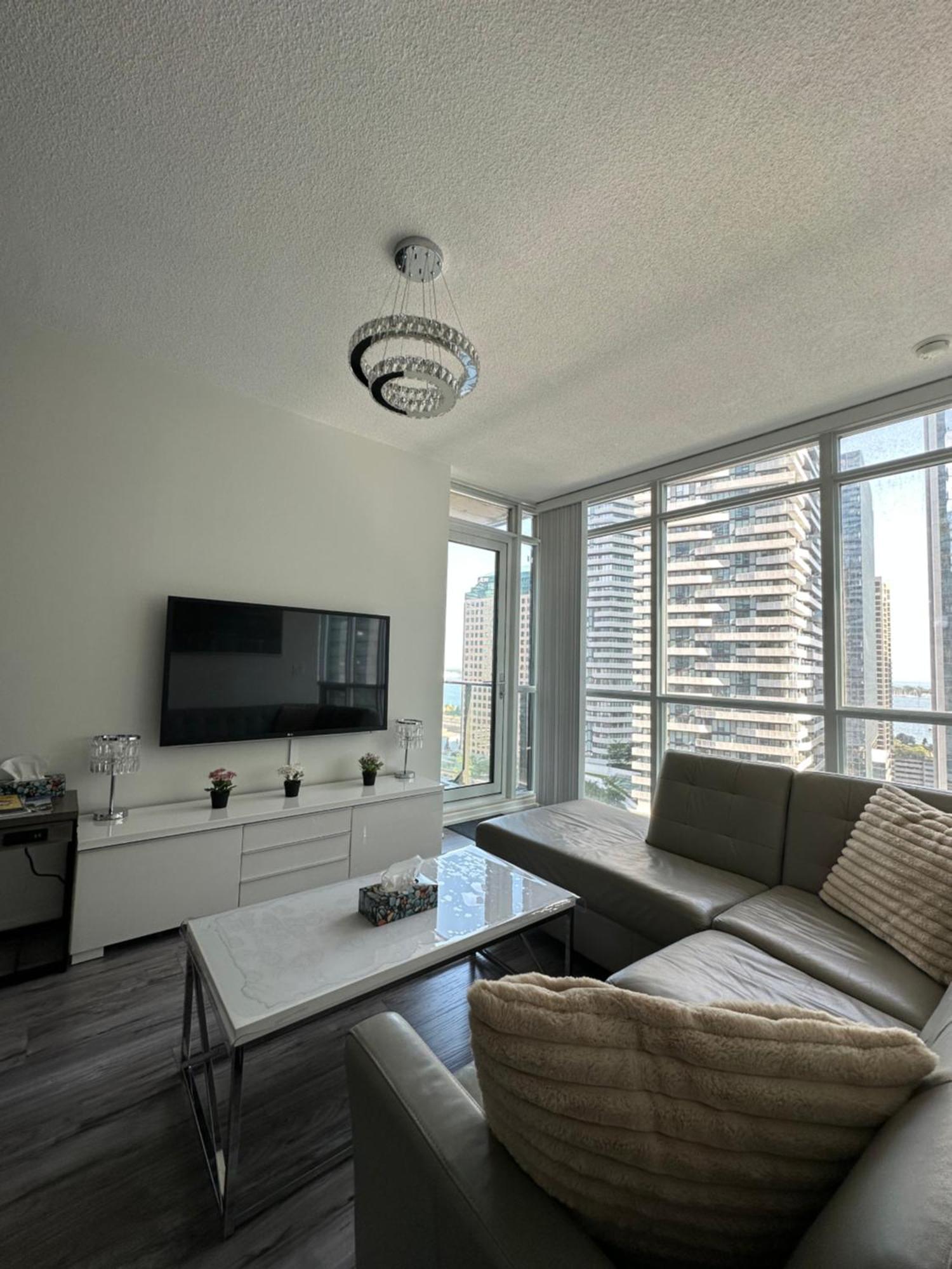 Newly Updated 2br, 2bath & Den In Downtown Beside Union Station & Scotia Bank Arena!