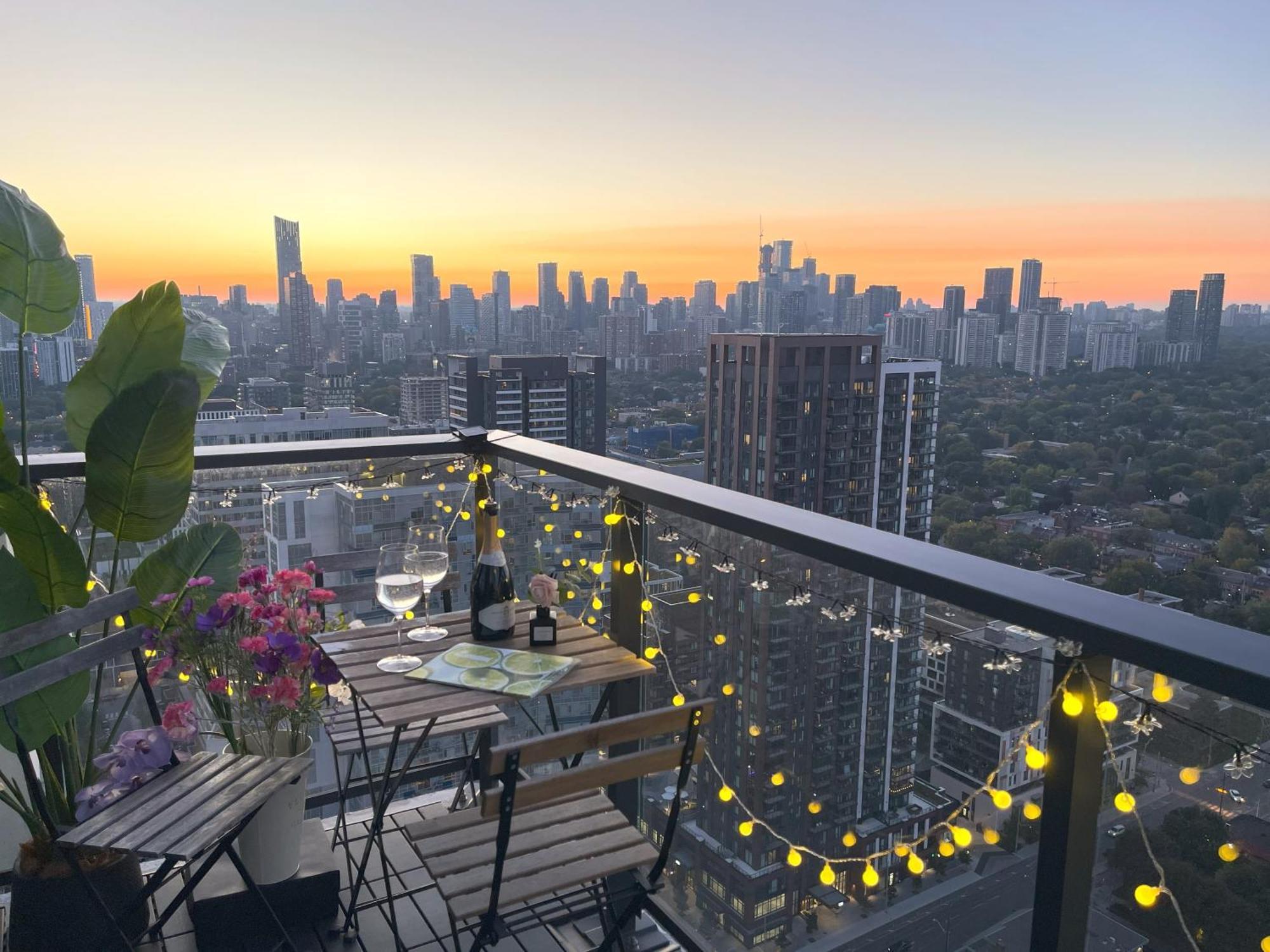 Deluxe Penthouse Two Bedrooms Skyline Cn Tower Lakeview Dt Aparthotel Toronto