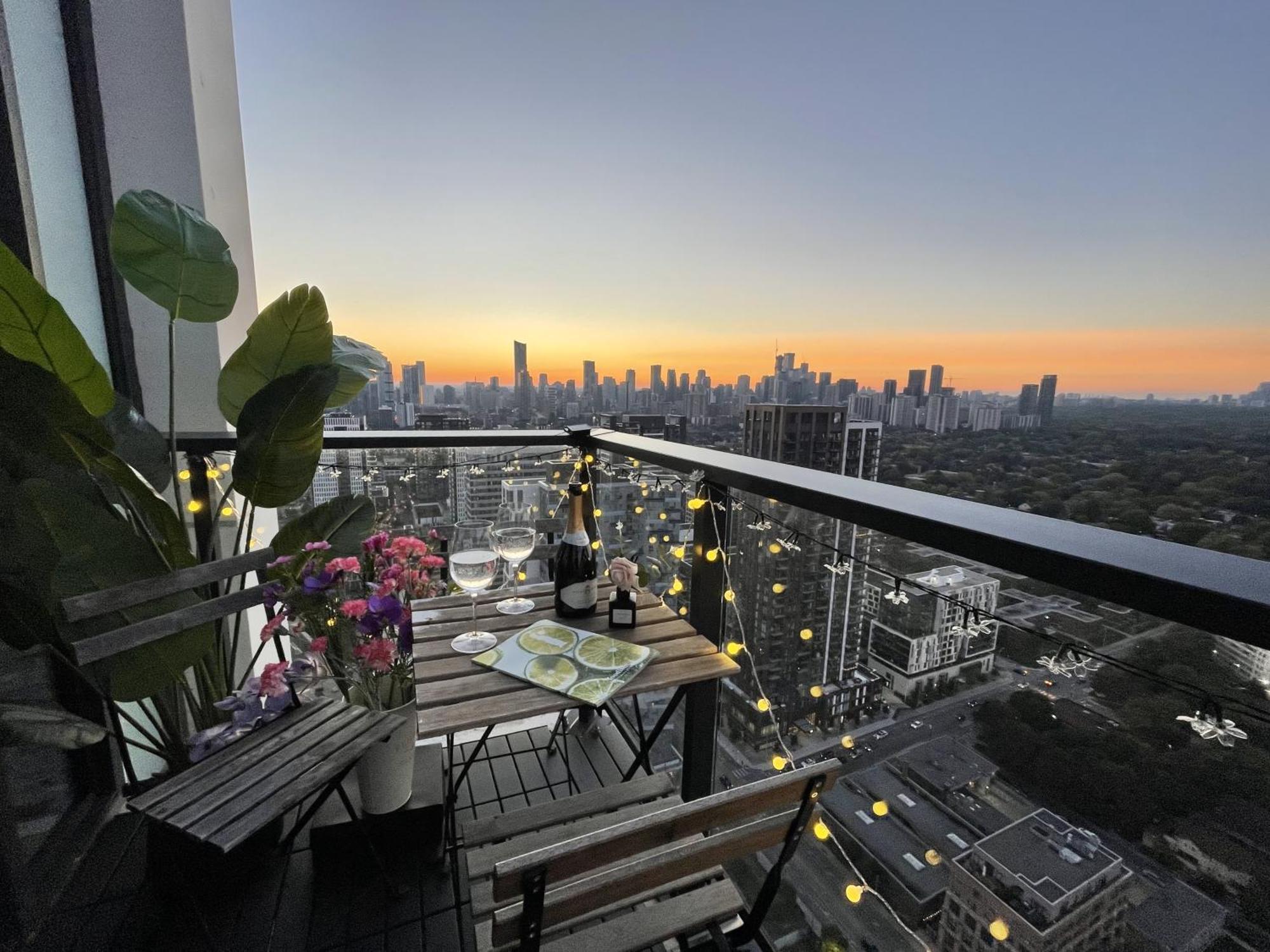 Deluxe Penthouse Two Bedrooms Skyline Cn Tower Lakeview Dt Aparthotel