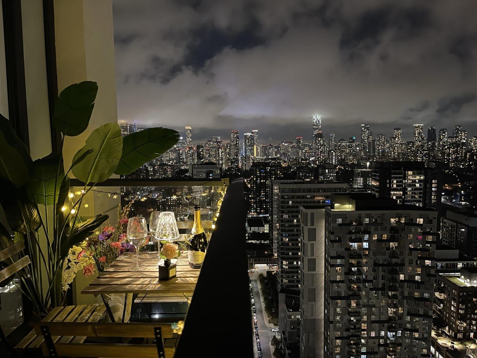 Deluxe Penthouse Two Bedrooms Skyline Cn Tower Lakeview Dt Aparthotel *