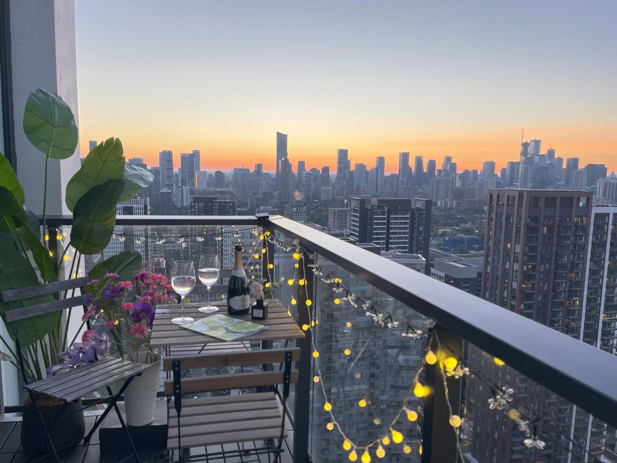 Deluxe Penthouse Two Bedrooms Skyline Cn Tower Lakeview Dt Toronto