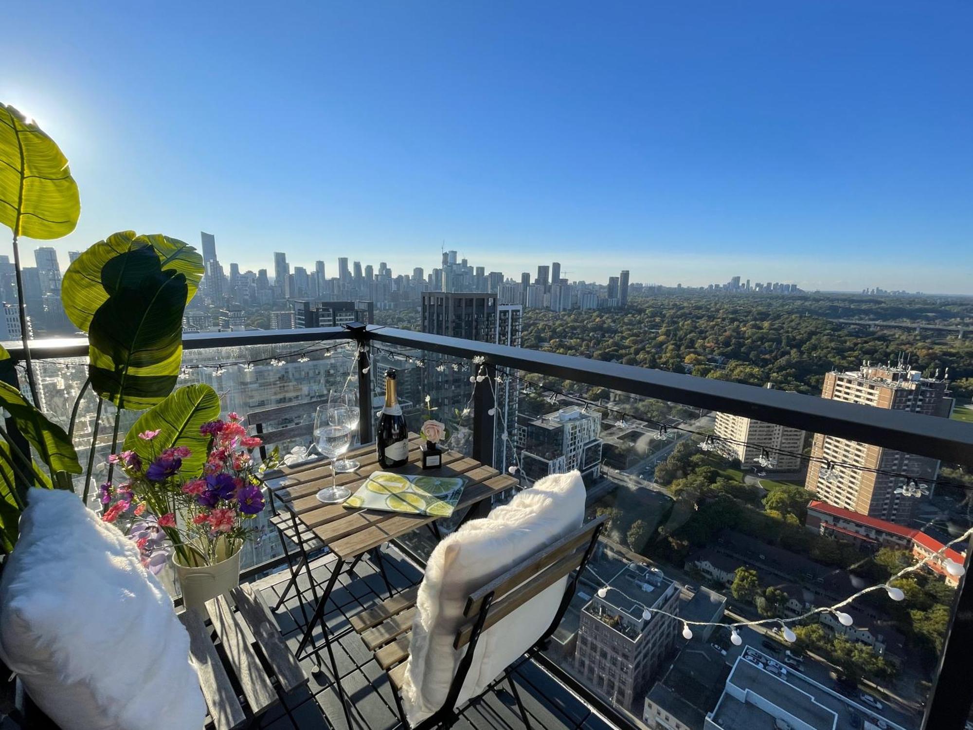 Deluxe Penthouse Two Bedrooms Skyline Cn Tower Lakeview Dt Aparthotel