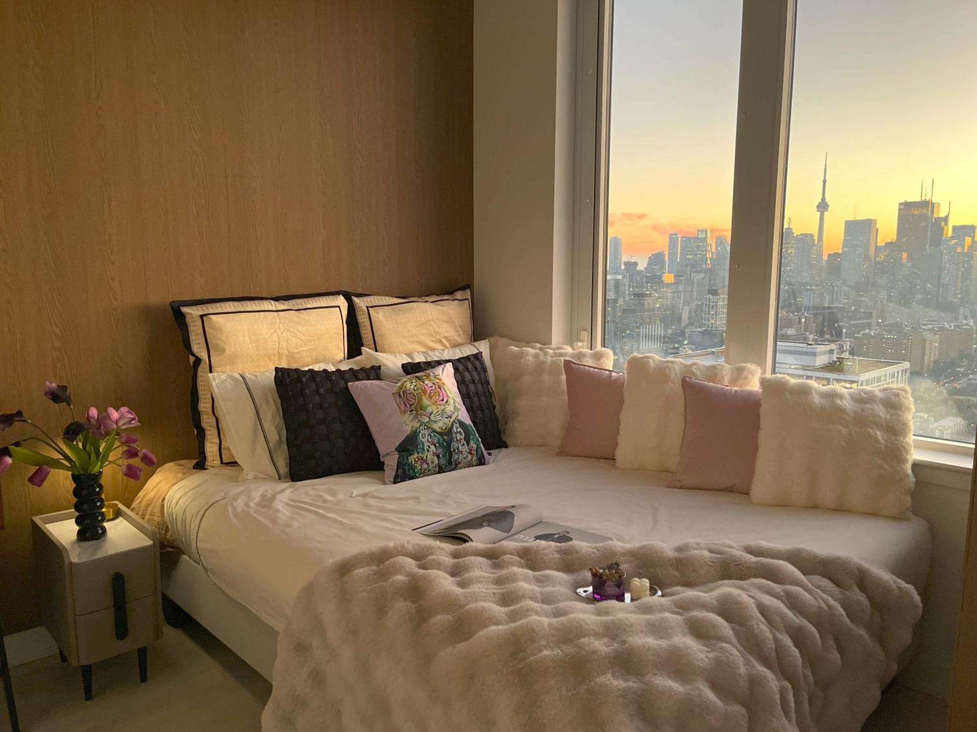 Deluxe Penthouse Two Bedrooms Skyline Cn Tower Lakeview Dt Aparthotel Toronto