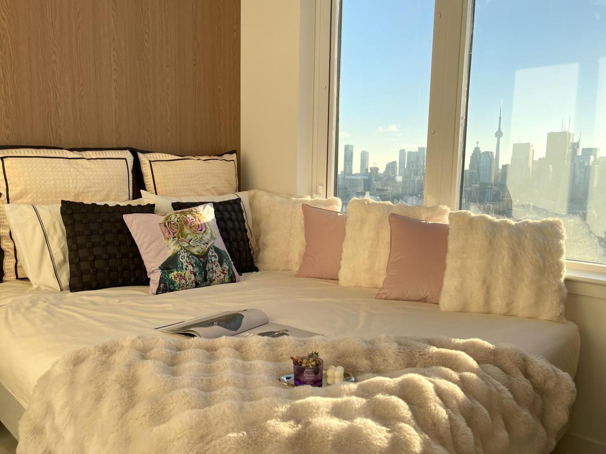 Aparthotel Deluxe Penthouse Two Bedrooms Skyline Cn Tower Lakeview Dt Toronto