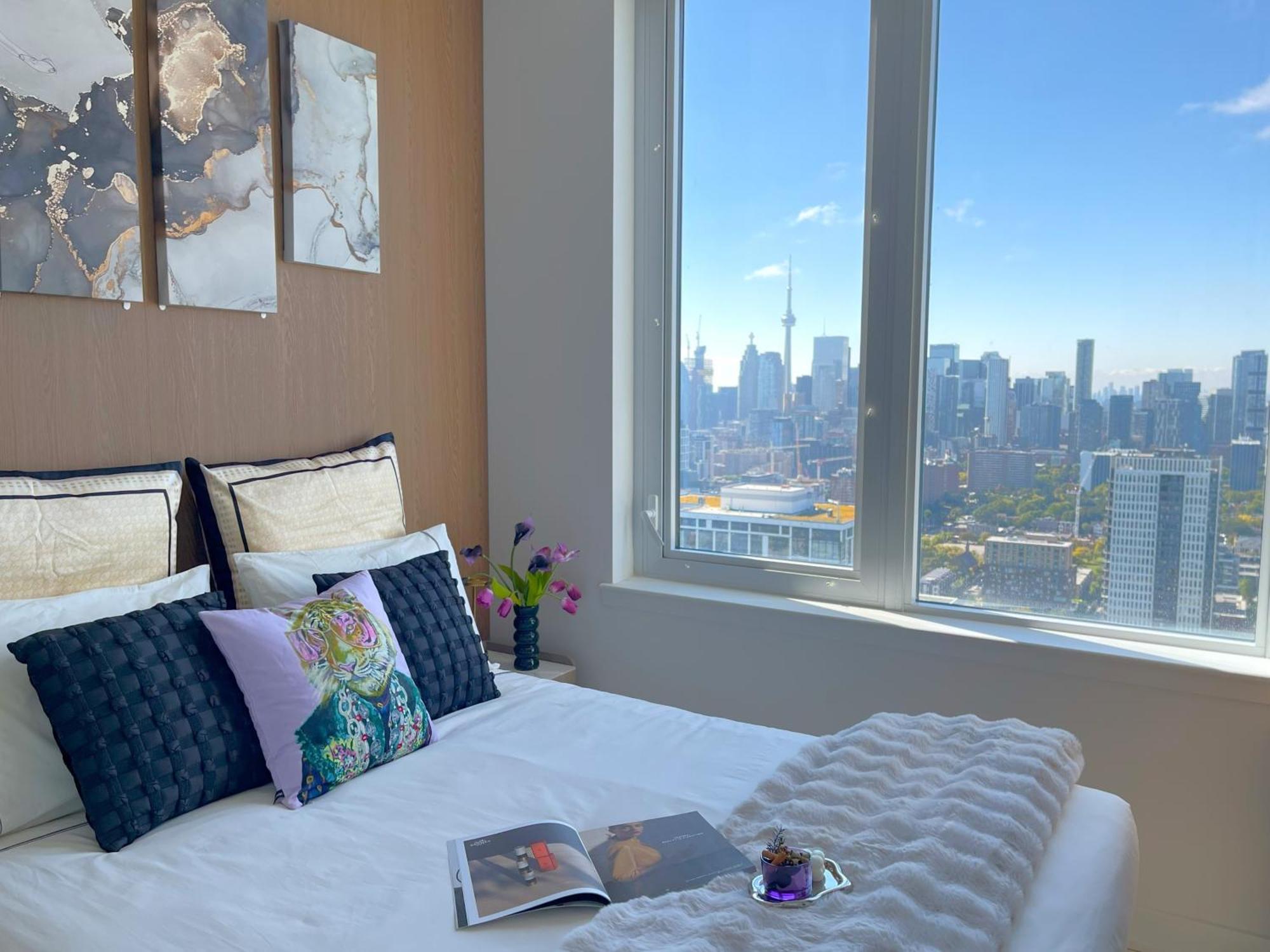 Deluxe Penthouse Two Bedrooms Skyline Cn Tower Lakeview Dt *