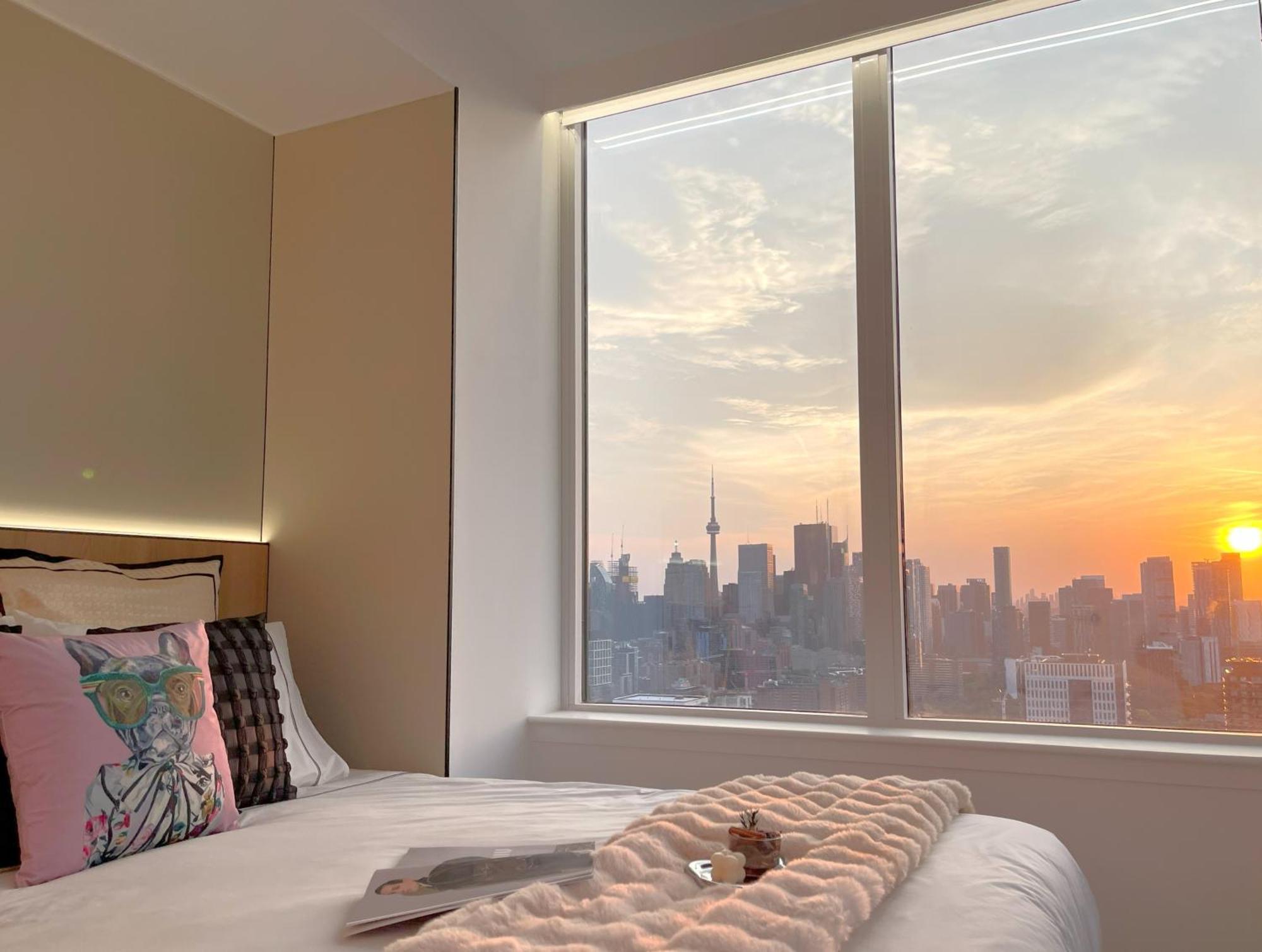 Deluxe Penthouse Two Bedrooms Skyline Cn Tower Lakeview Dt Aparthotel *
