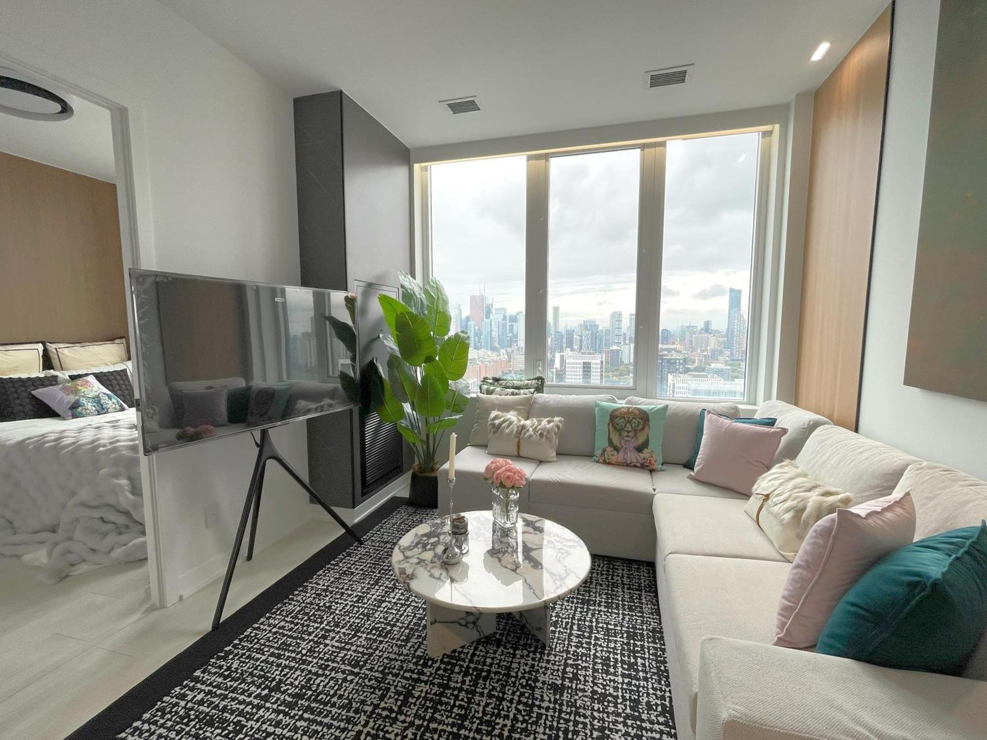 Deluxe Penthouse Two Bedrooms Skyline Cn Tower Lakeview Dt *