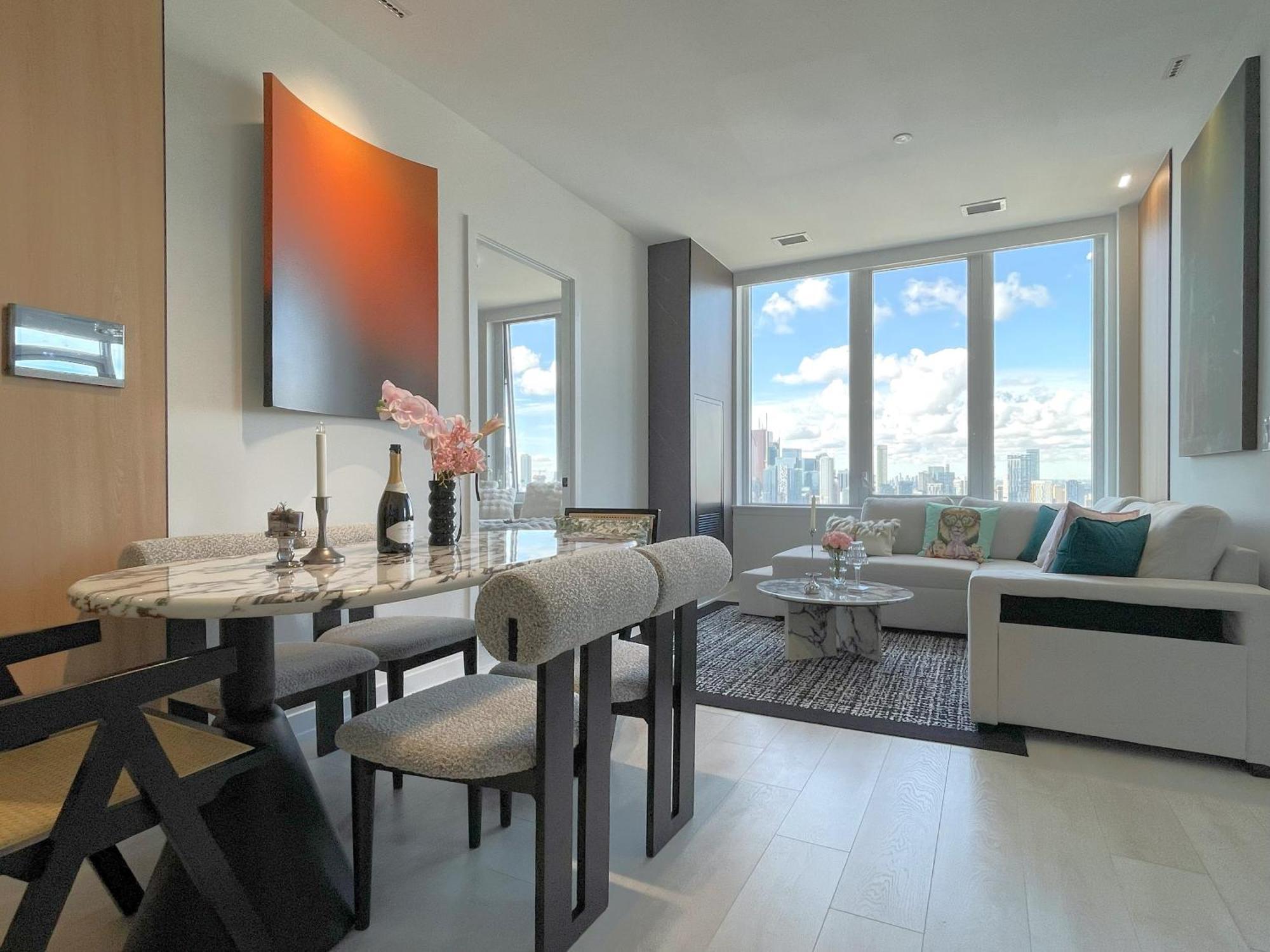 Deluxe Penthouse Two Bedrooms Skyline Cn Tower Lakeview Dt * Toronto