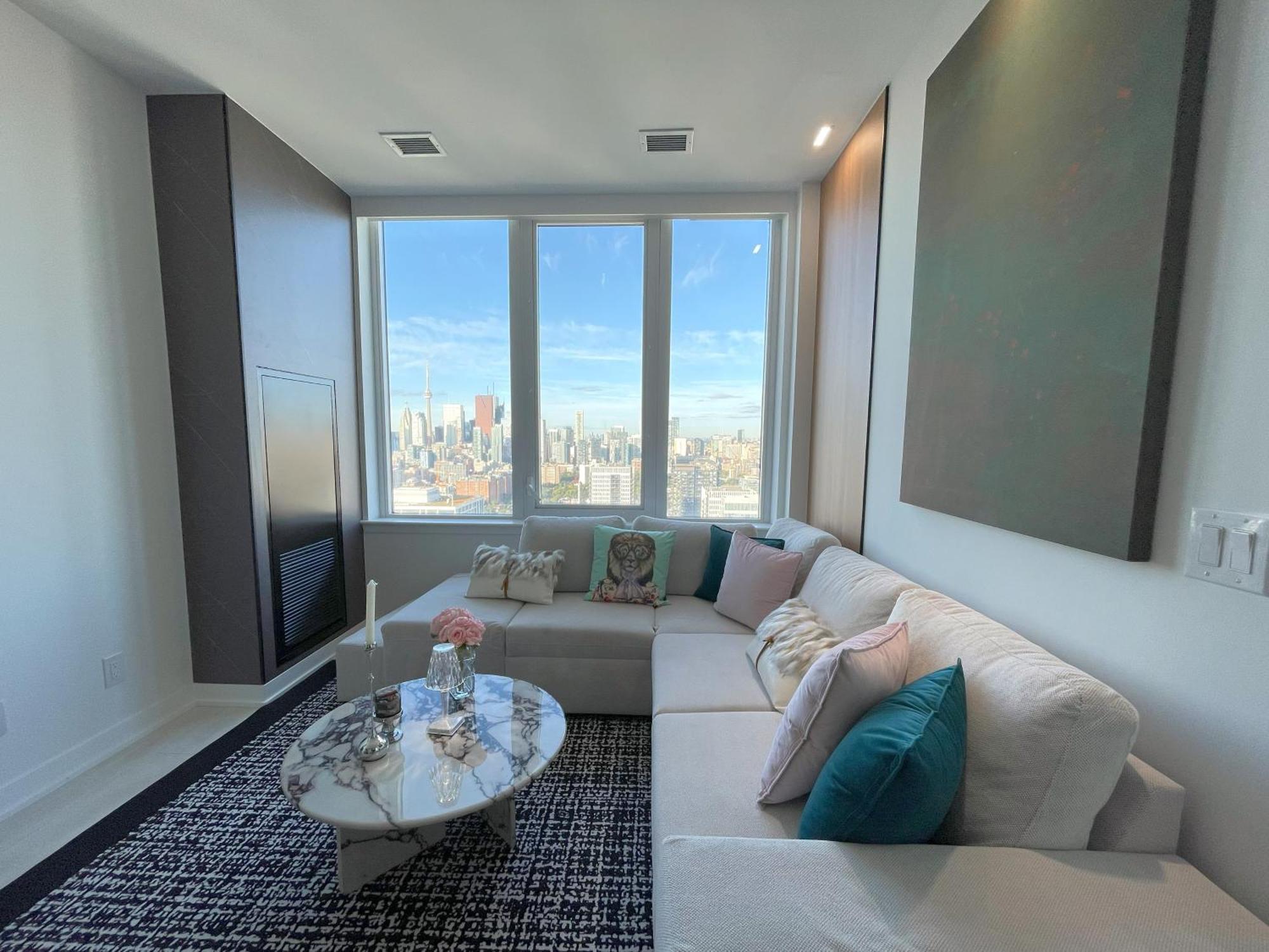 Deluxe Penthouse Two Bedrooms Skyline Cn Tower Lakeview Dt Aparthotel *