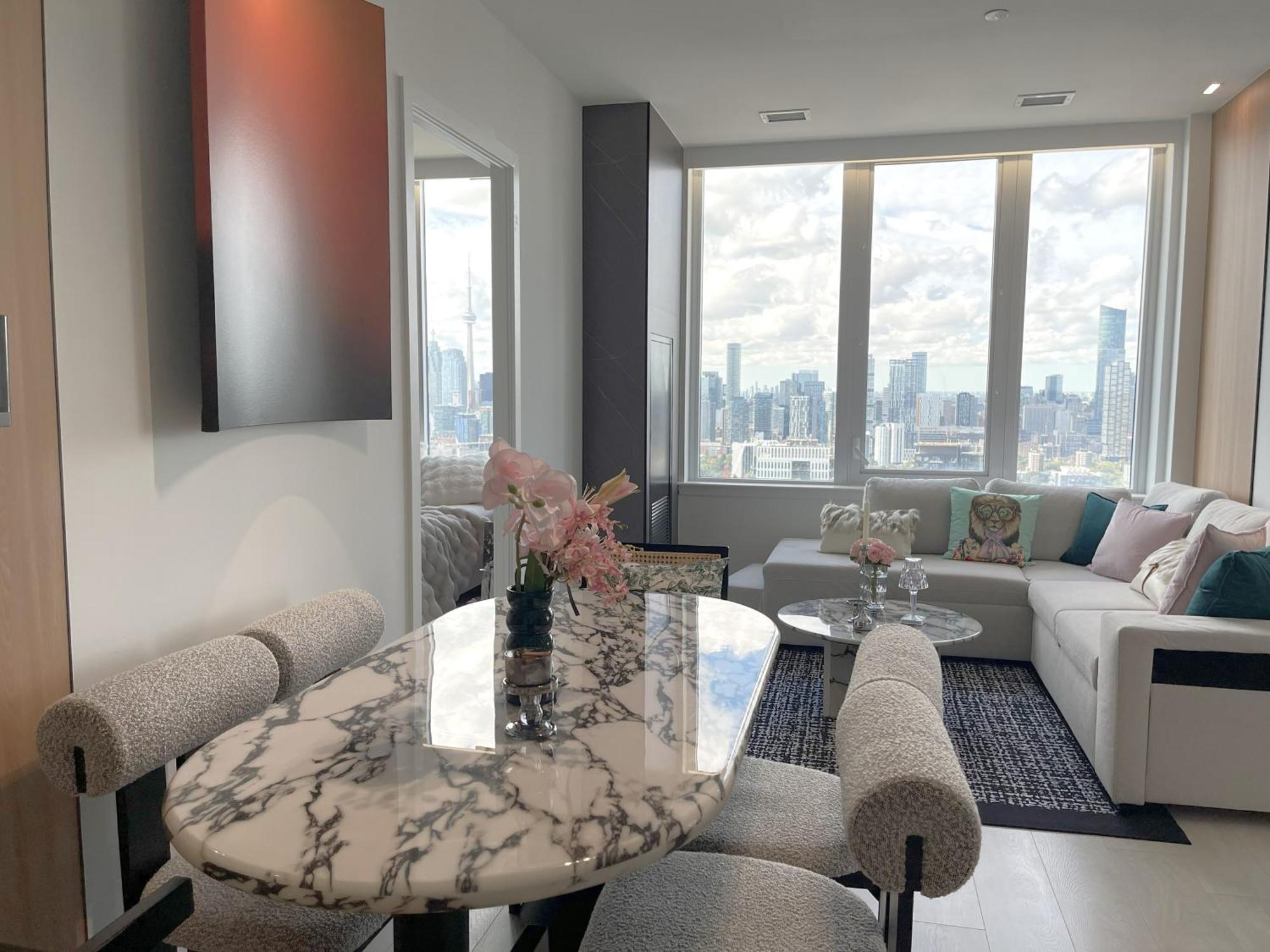 Deluxe Penthouse Two Bedrooms Skyline Cn Tower Lakeview Dt Aparthotel