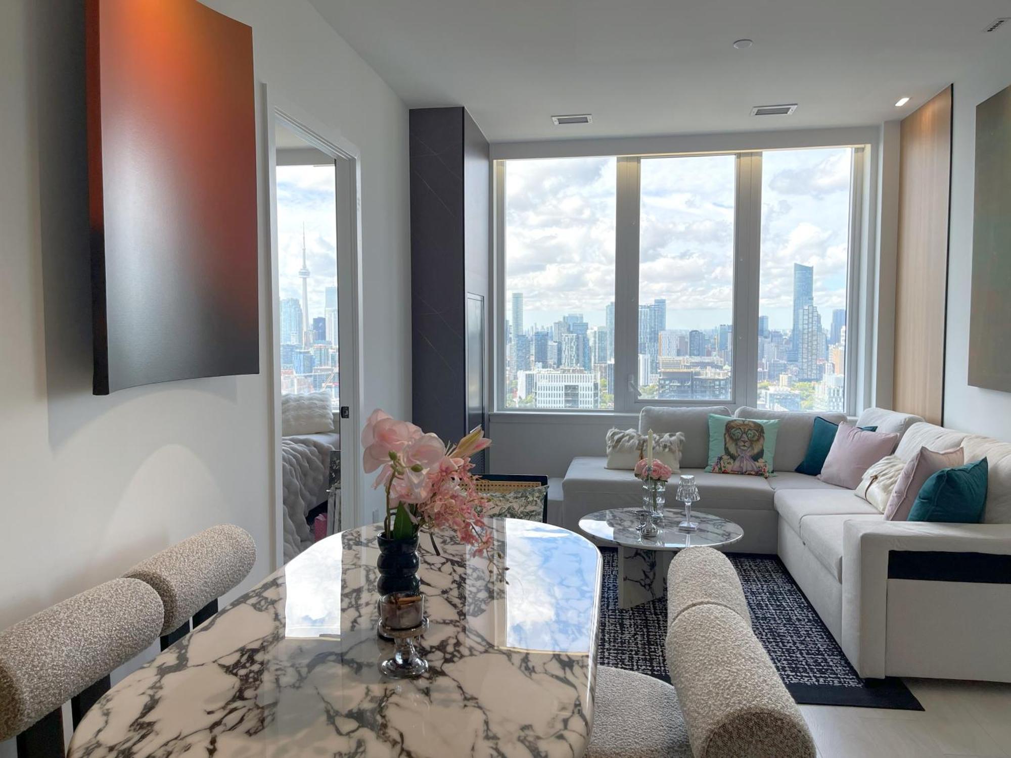 Deluxe Penthouse Two Bedrooms Skyline Cn Tower Lakeview Dt Aparthotel Toronto