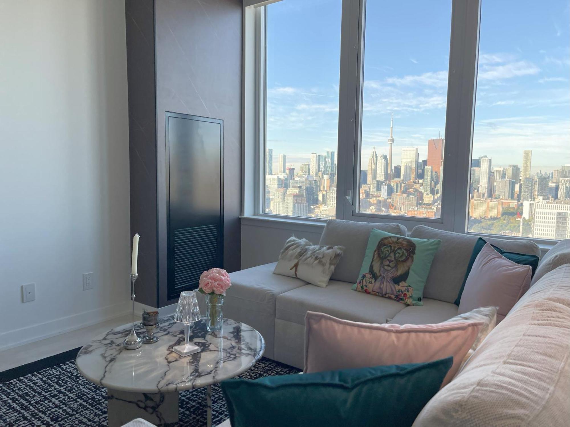 Deluxe Penthouse Two Bedrooms Skyline Cn Tower Lakeview Dt * Toronto