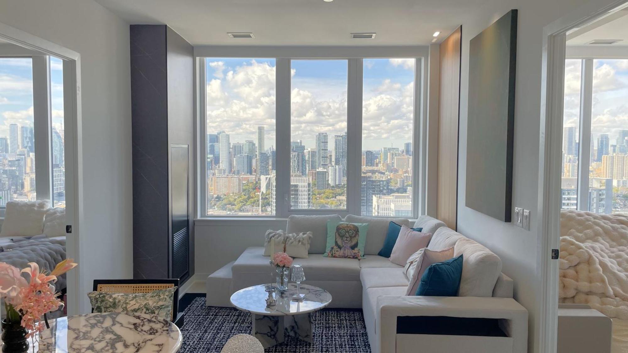 Deluxe Penthouse Two Bedrooms Skyline Cn Tower Lakeview Dt Aparthotel