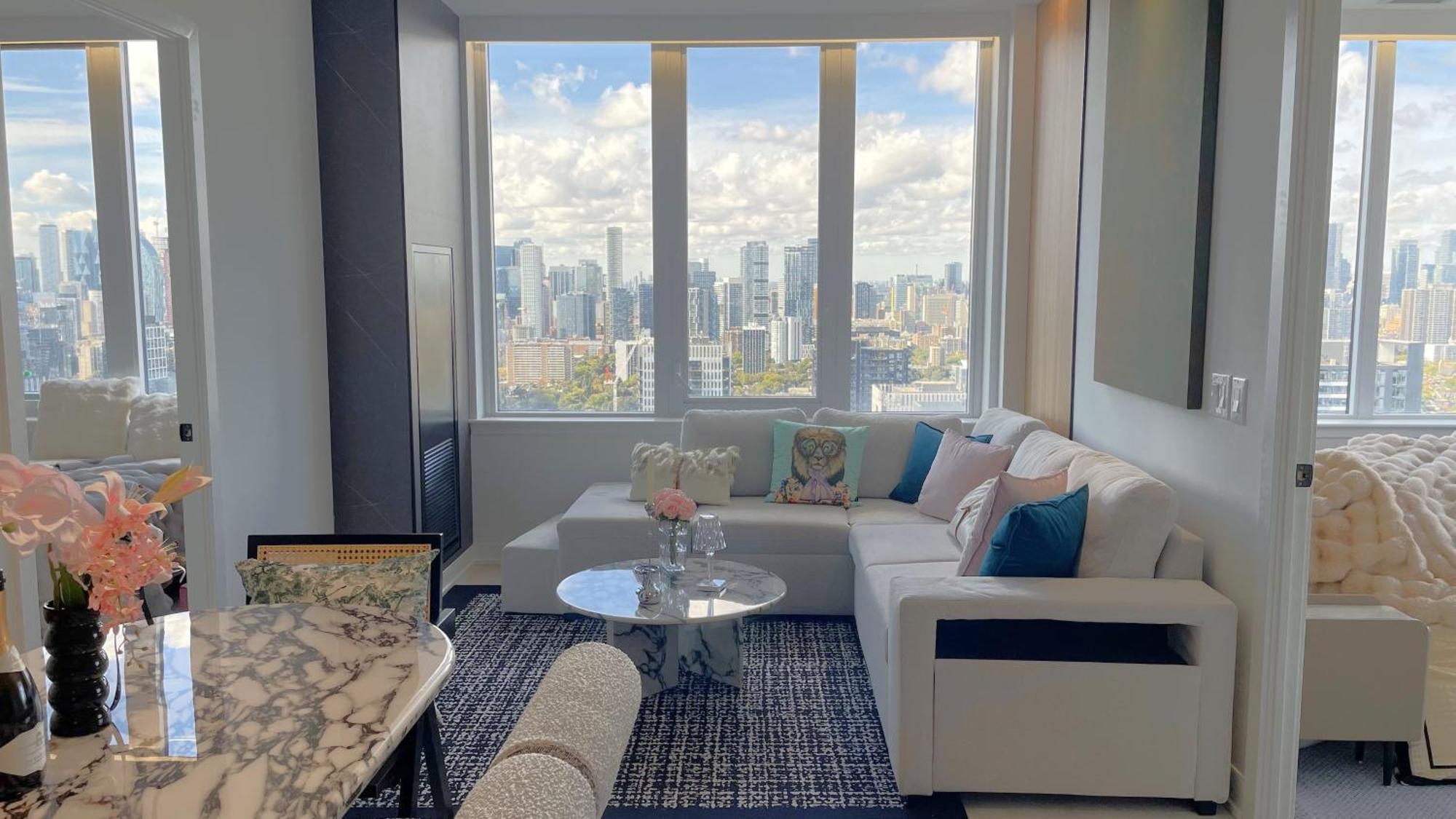 Deluxe Penthouse Two Bedrooms Skyline Cn Tower Lakeview Dt * Toronto