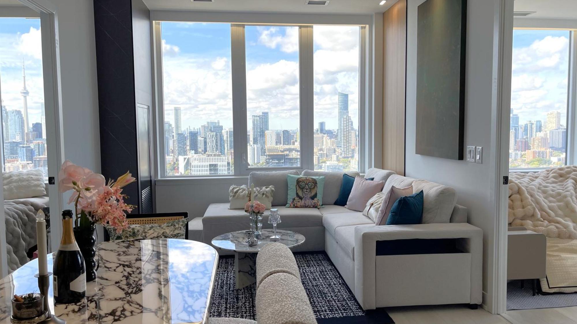 Deluxe Penthouse Two Bedrooms Skyline Cn Tower Lakeview Dt