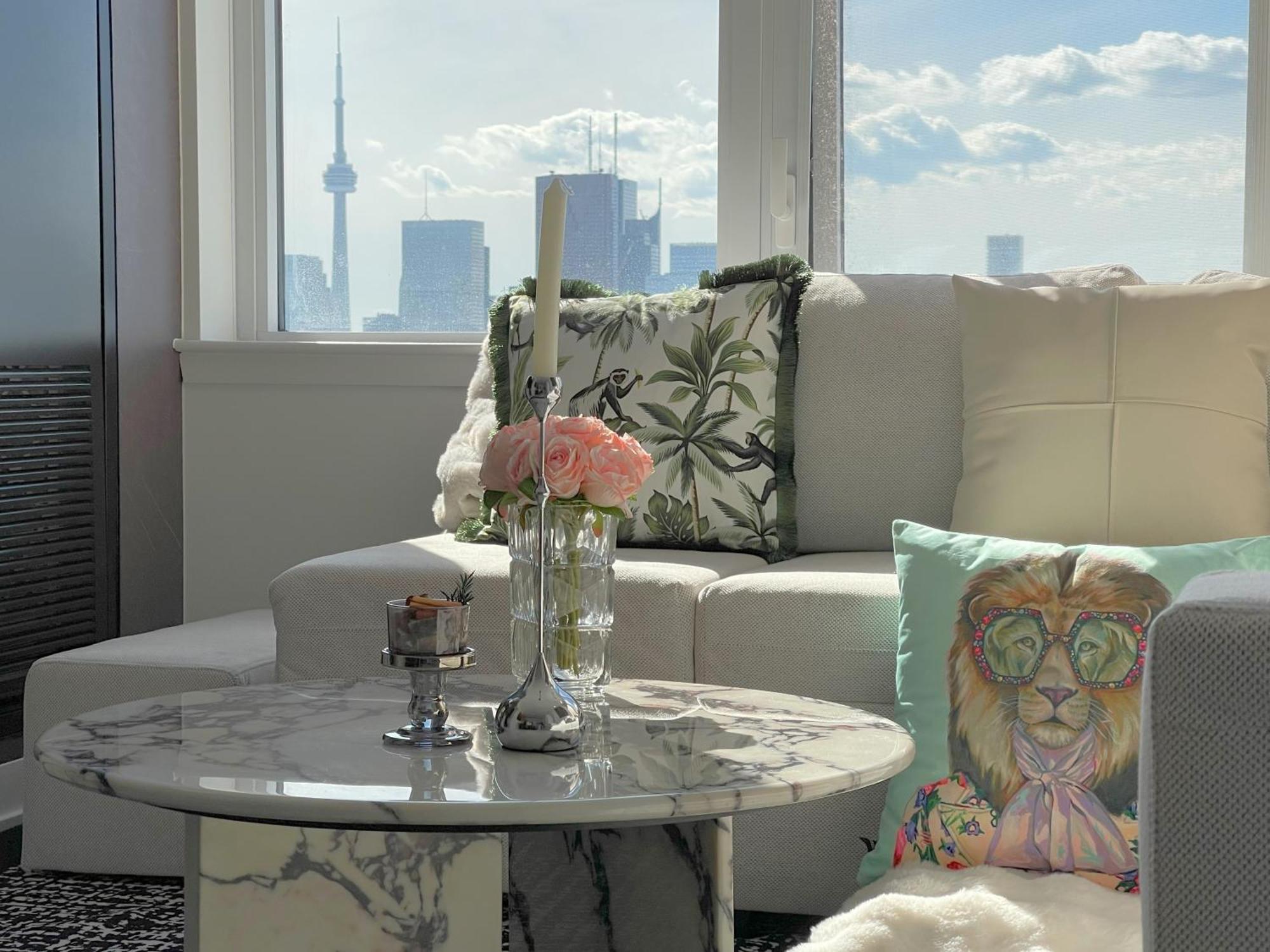 Deluxe Penthouse Two Bedrooms Skyline Cn Tower Lakeview Dt * Toronto