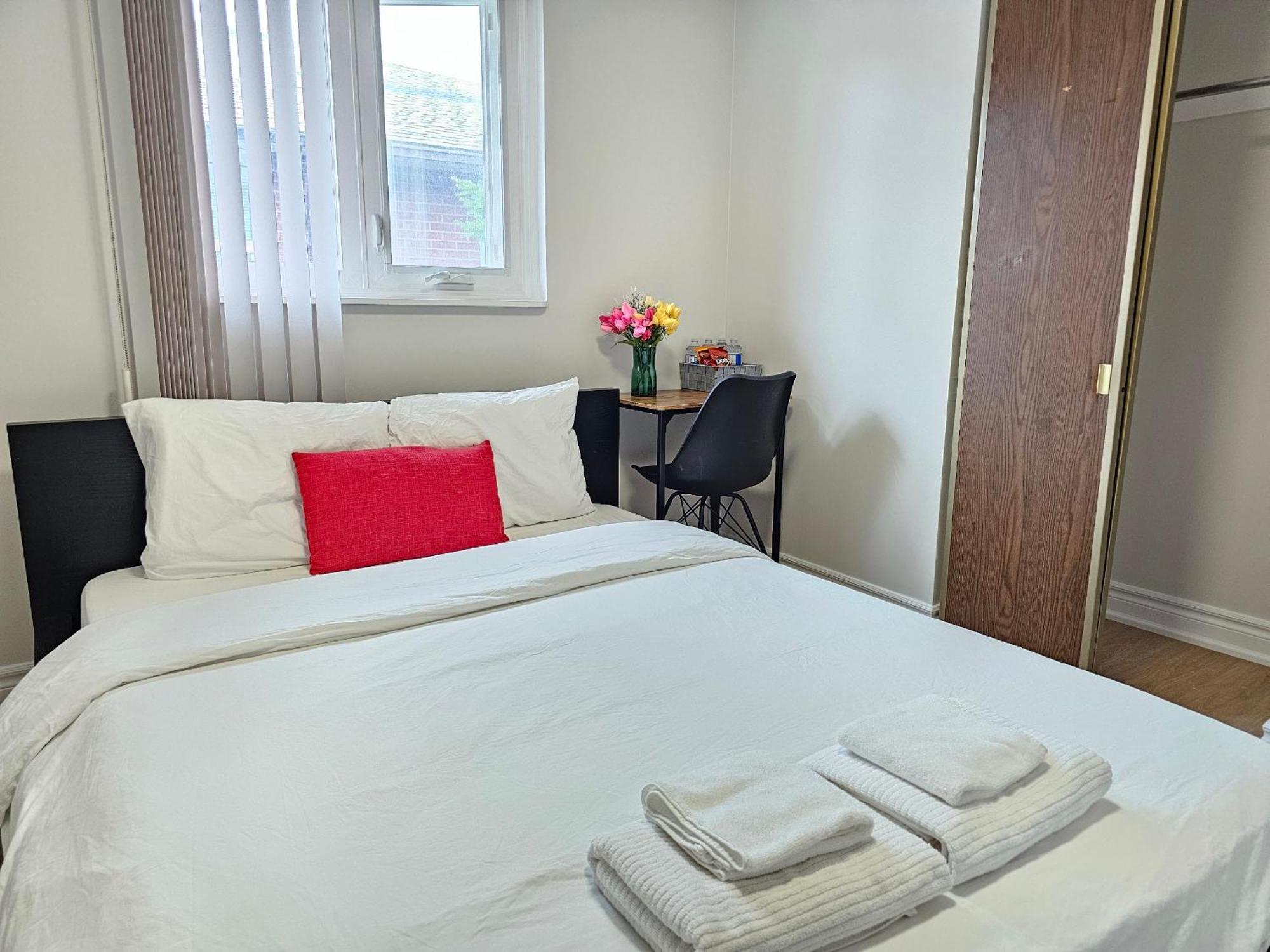 Homestay A Away-cozy Guest In Toronto