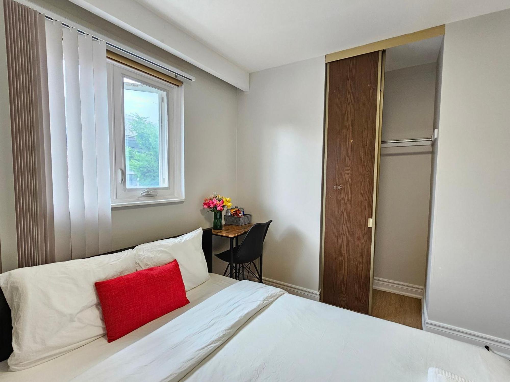 A Away-cozy Guest In Homestay Toronto
