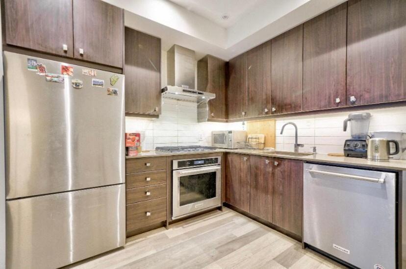 Entire 2 Bedroom Budget Walk To Subway Apartment *