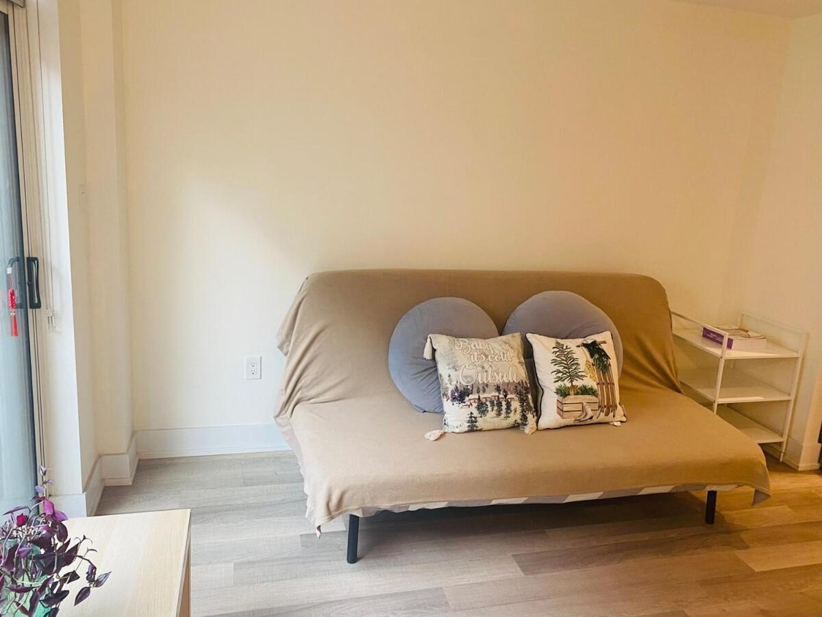 Entire 2 Bedroom Budget Walk To Subway Apartment