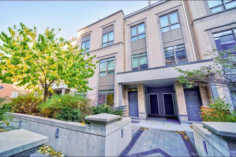 Entire 2 Bedroom Budget Walk To Subway Toronto