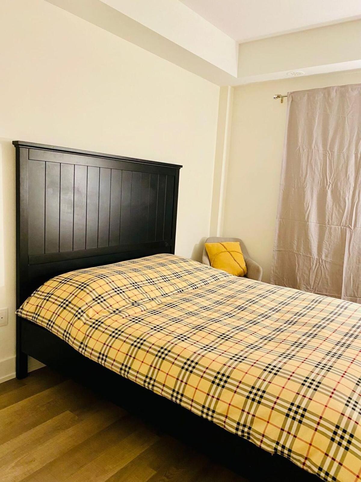 Apartment Entire 2 Bedroom Budget Walk To Subway Toronto