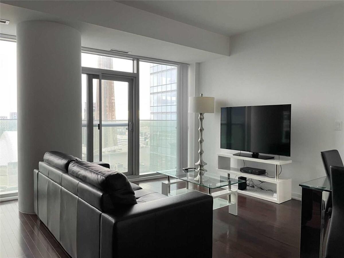 Apartment Luxury 2br 2bath With Parking And Balcony Toronto