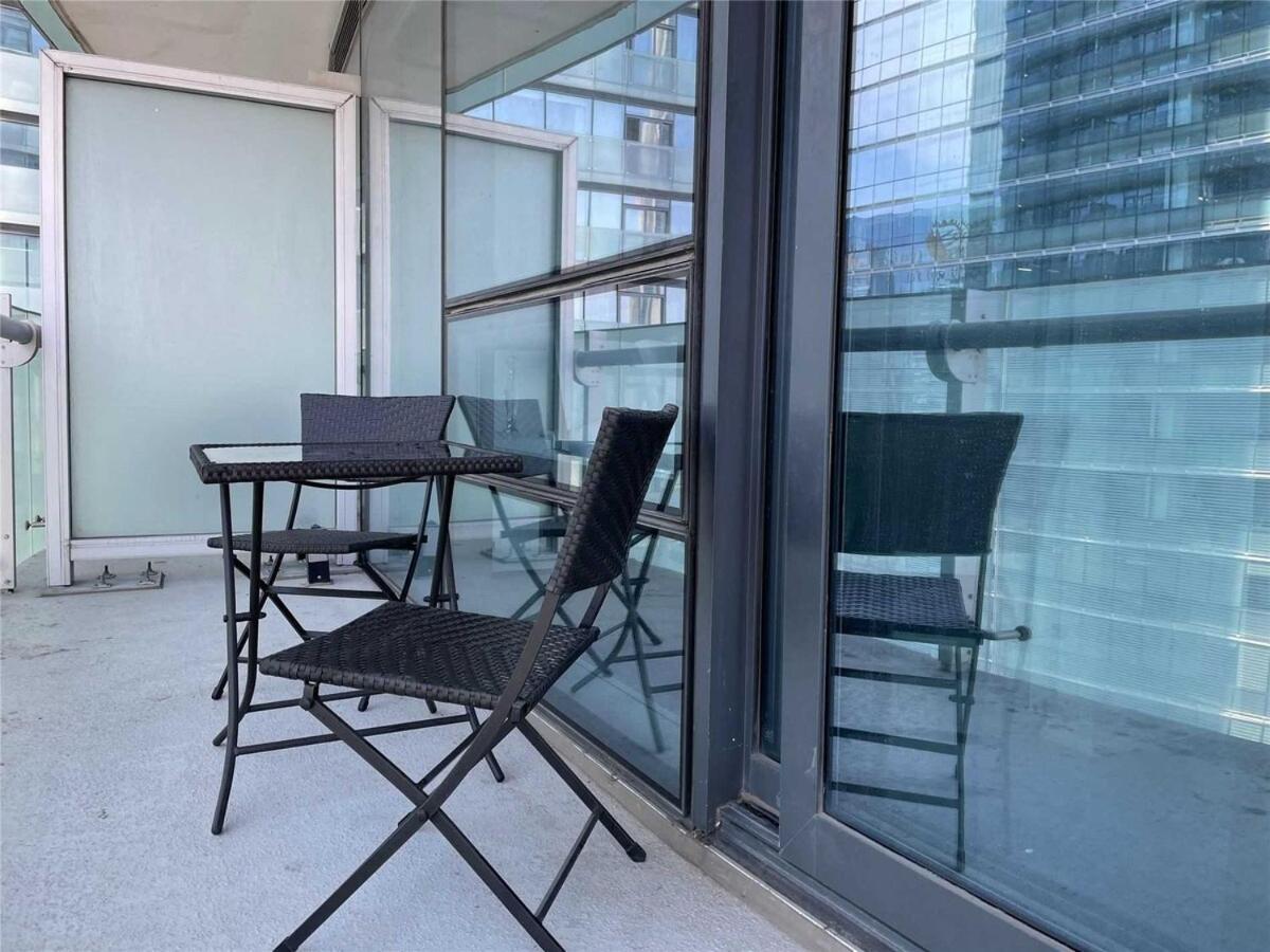 Luxury 2br 2bath With Parking And Balcony Apartment