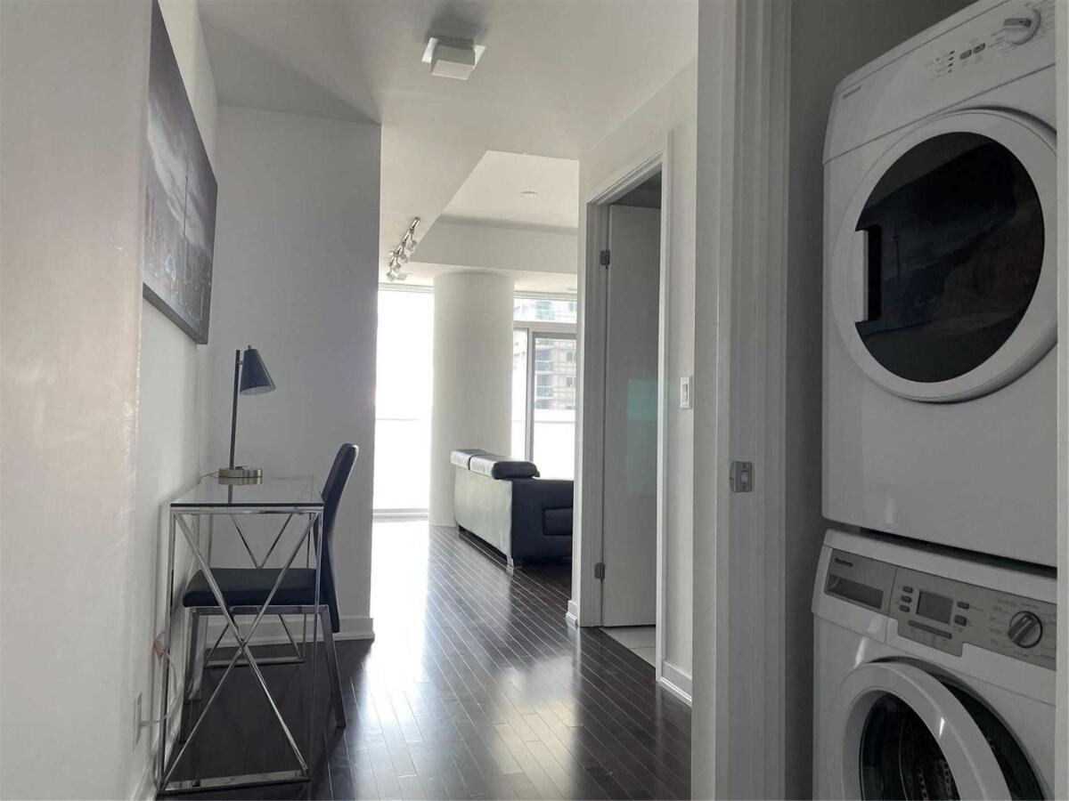 Apartment Luxury 2br 2bath With Parking And Balcony