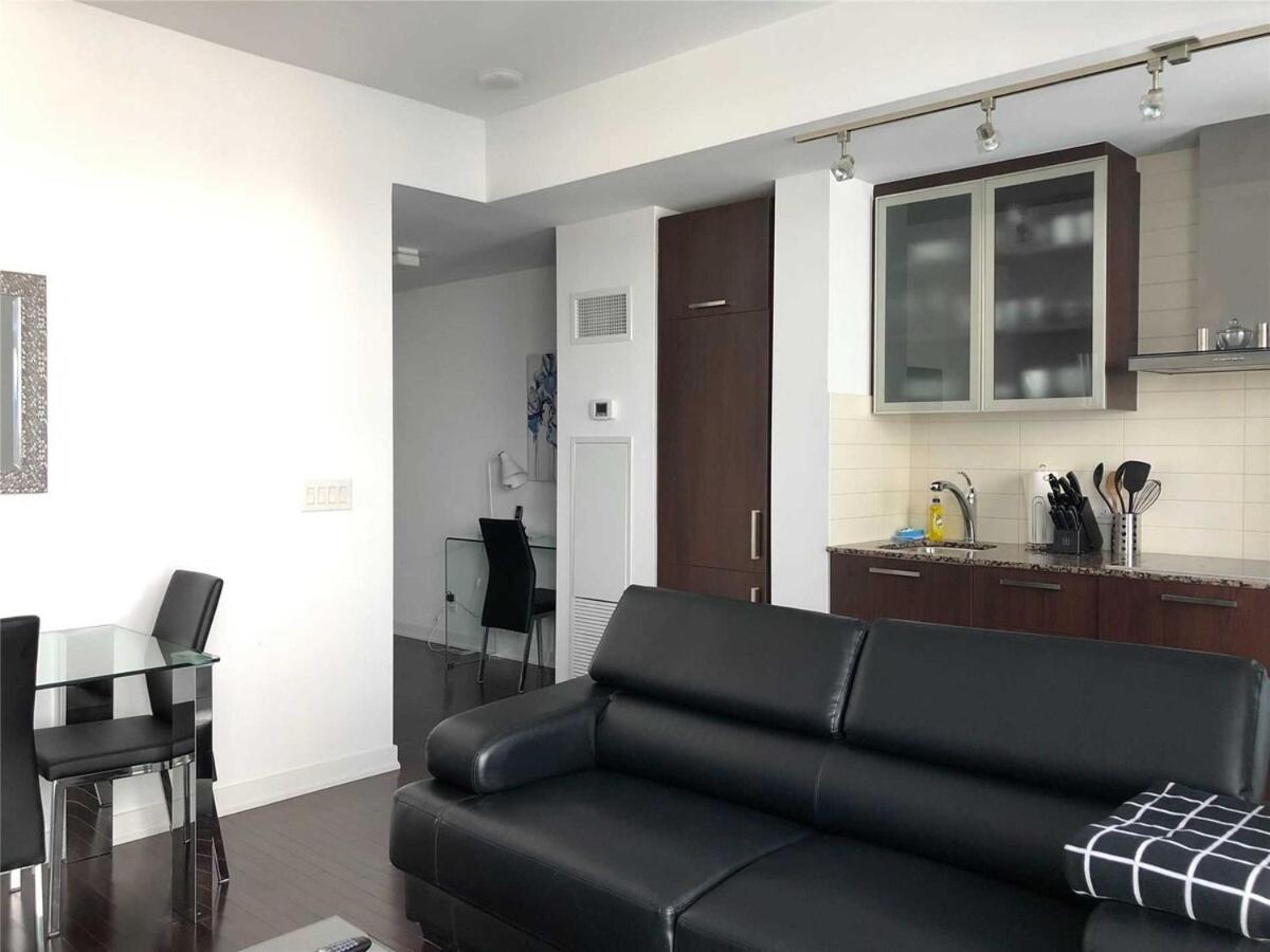 Luxury 2br 2bath With Parking And Balcony Apartment *