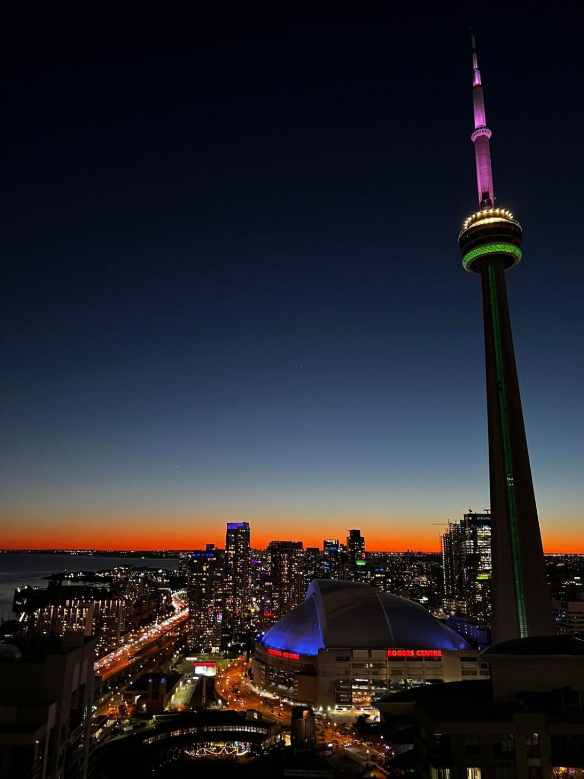 Luxury 2br 2bath With Parking And Balcony Apartment Toronto