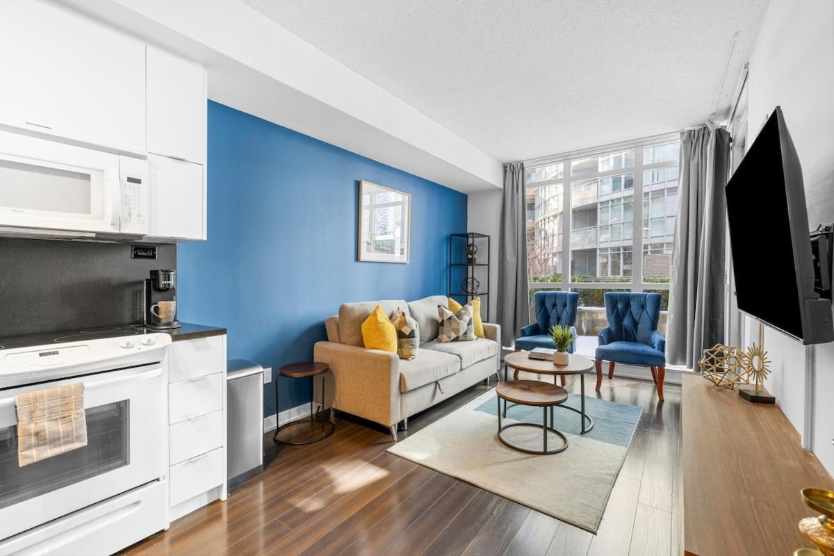 Apartment Rogers Centre Sleeps 6 *