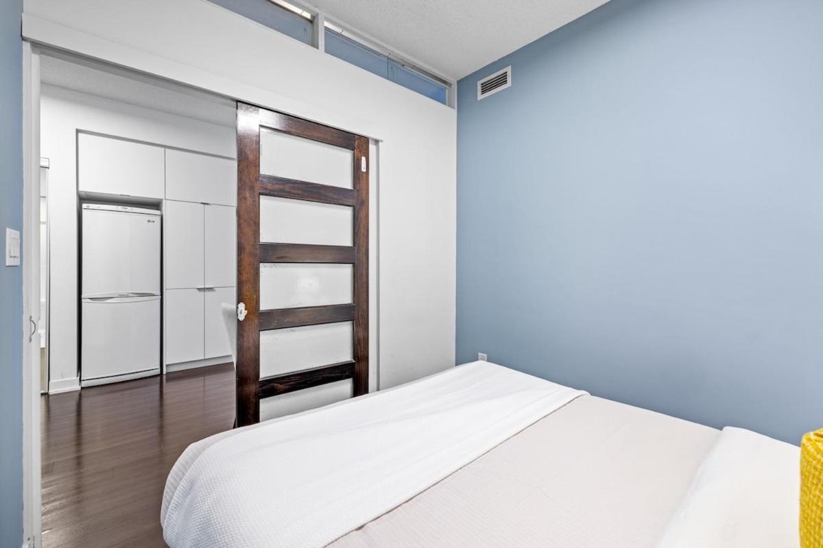 Rogers Centre Sleeps 6 Apartment
