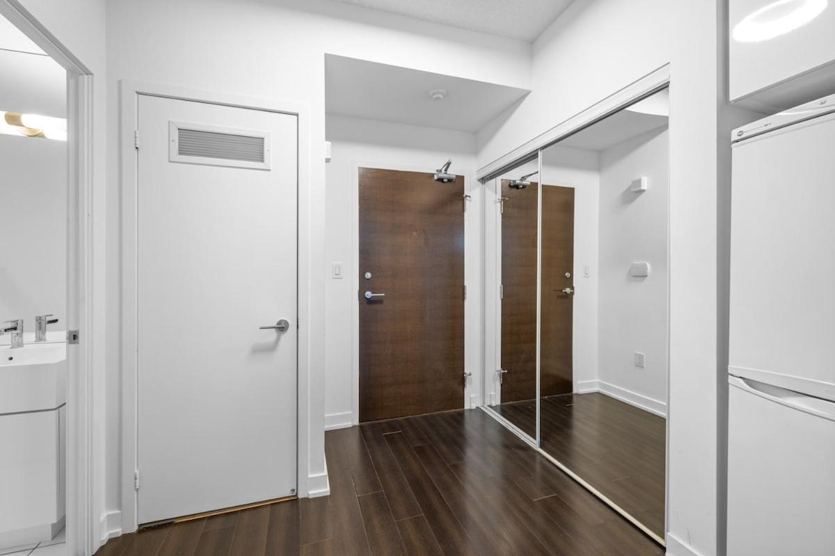 Apartment Rogers Centre Sleeps 6