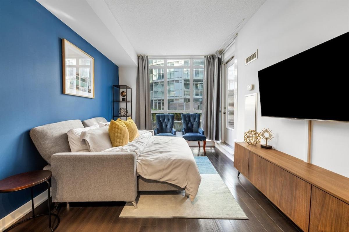 Apartment Rogers Centre Sleeps 6 *
