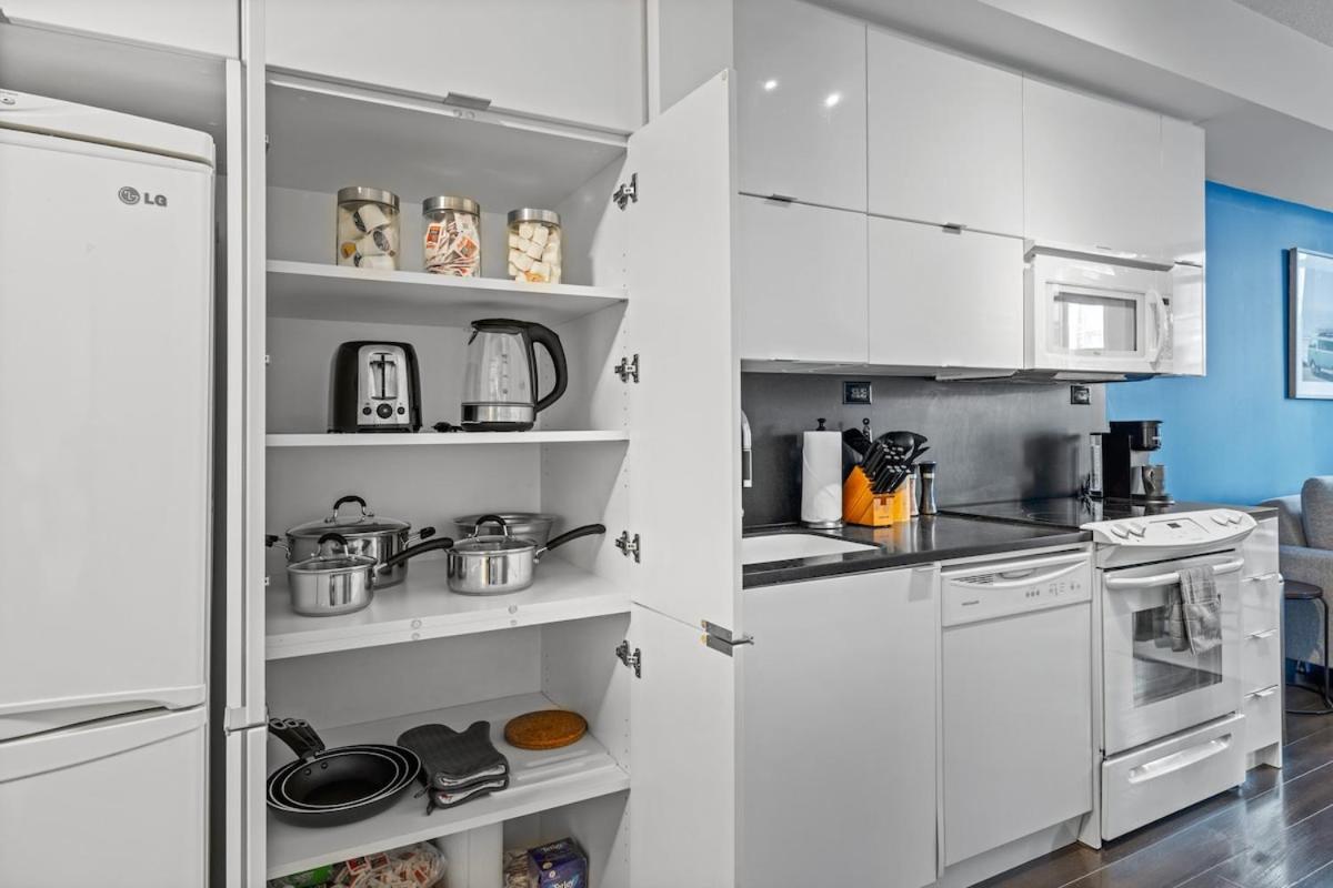 Rogers Centre Sleeps 6 * Toronto