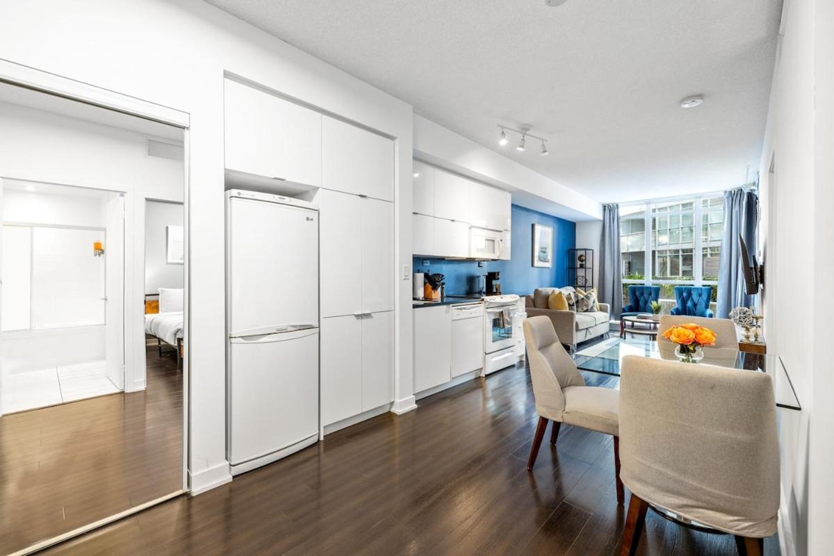 Rogers Centre Sleeps 6 Apartment