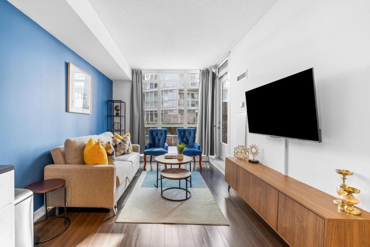 Apartment Rogers Centre Sleeps 6 *