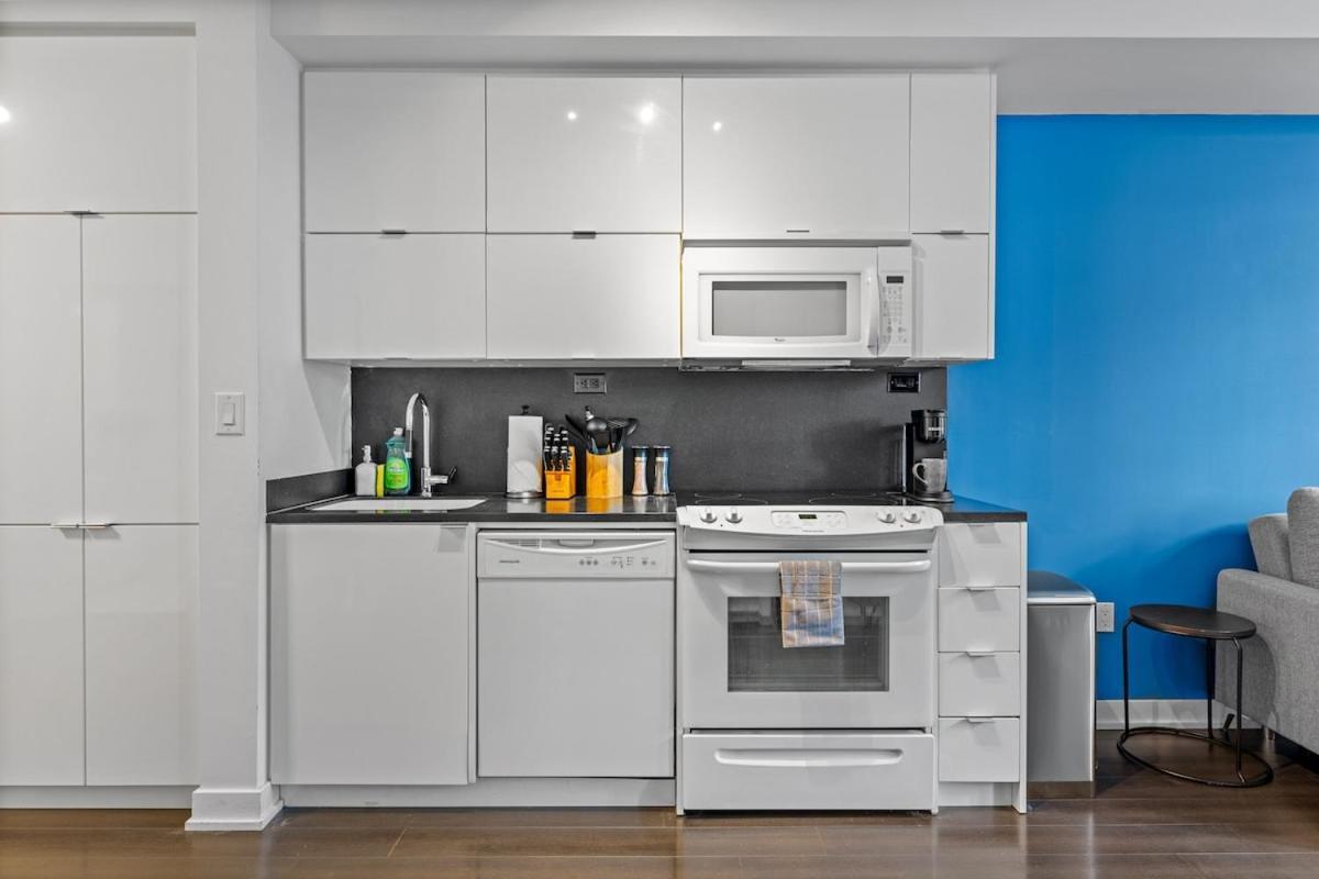 Rogers Centre Sleeps 6 Apartment *