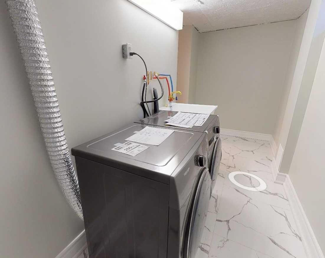 Holiday home 3-bedroom House In Little Italy Downtown-free Parking Toronto