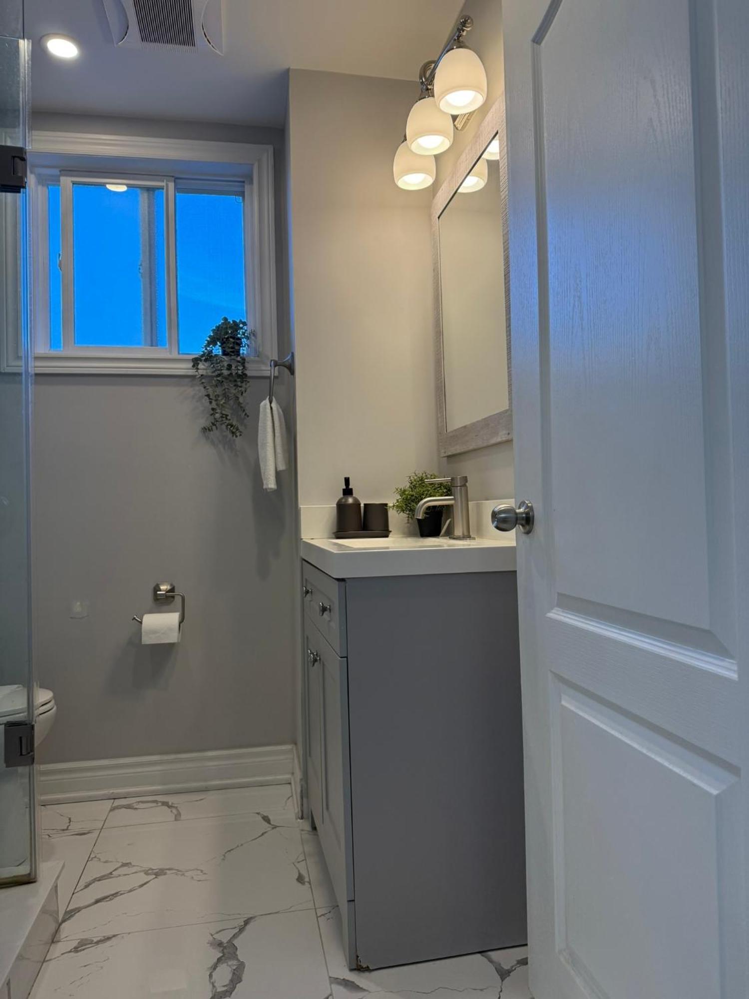3-bedroom House In Little Italy Downtown-free Parking *