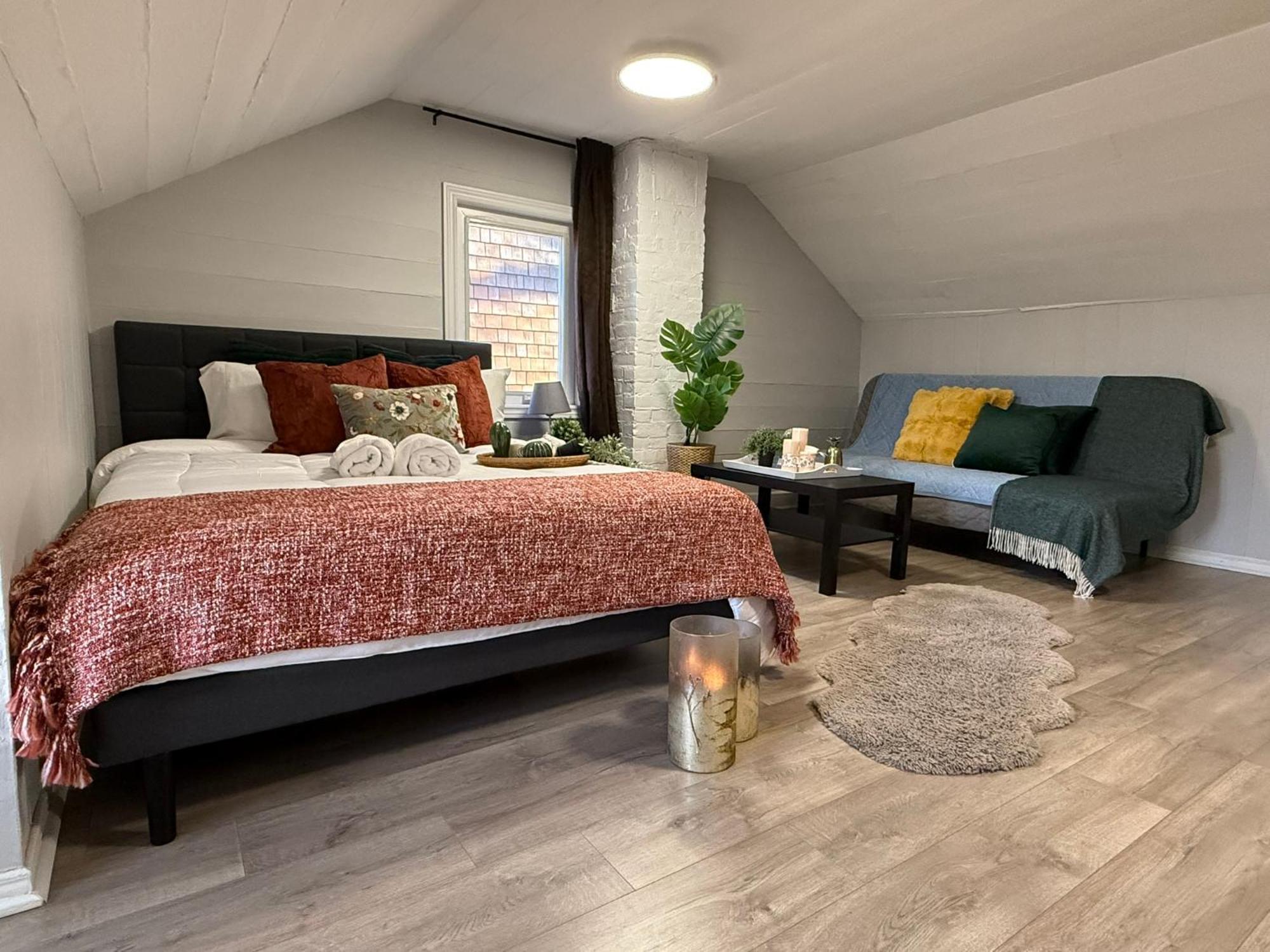 Holiday home 3-bedroom House In Little Italy Downtown-free Parking *