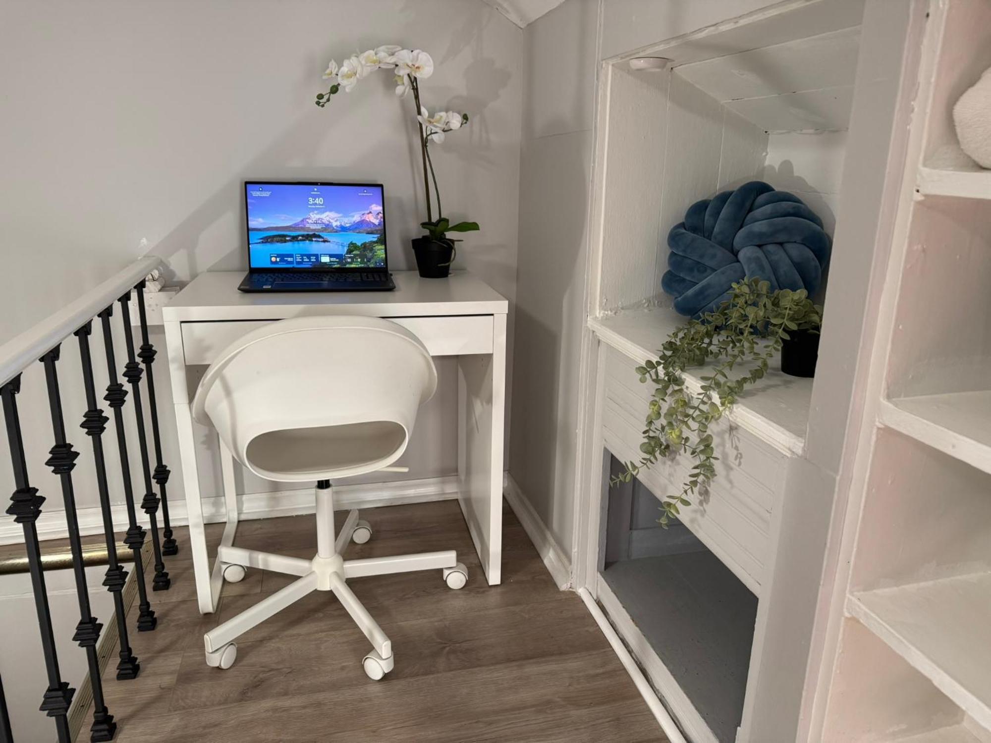 3-bedroom House In Little Italy Downtown-free Parking Holiday home Toronto