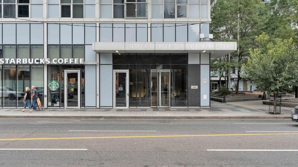 2 Bed 2 Bath Cn-tower And Lakeviews- Parking *