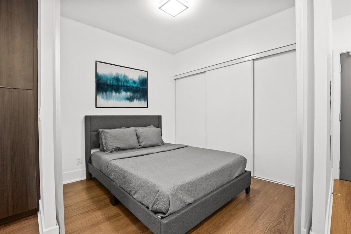 2 Bed 2 Bath Cn-tower And Lakeviews- Parking Apartment